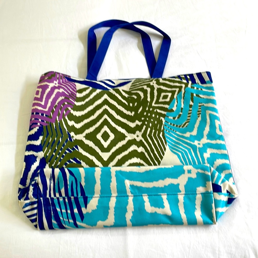 Estée Lauder jungle print bag